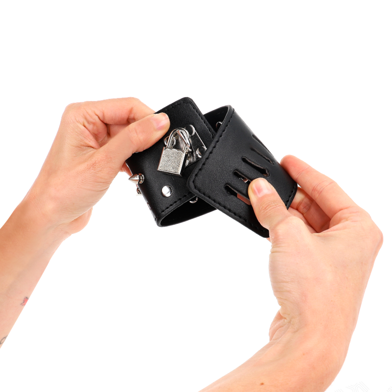 KINK - RETENÇÕES DE PULSO PUNK COM PONTOS 25 X 6 CM - Image 4