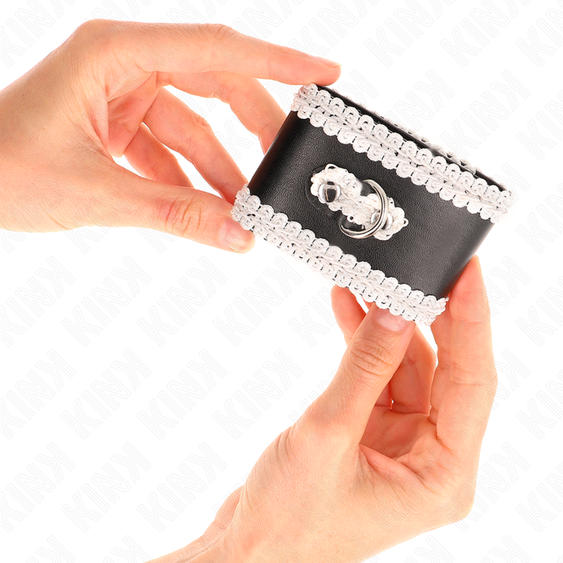 KINK - PULSO PRETO COM RENDA DECORADA BRANCA AJSUÁVEL 20-23 CM X 5,5 CM - Image 3